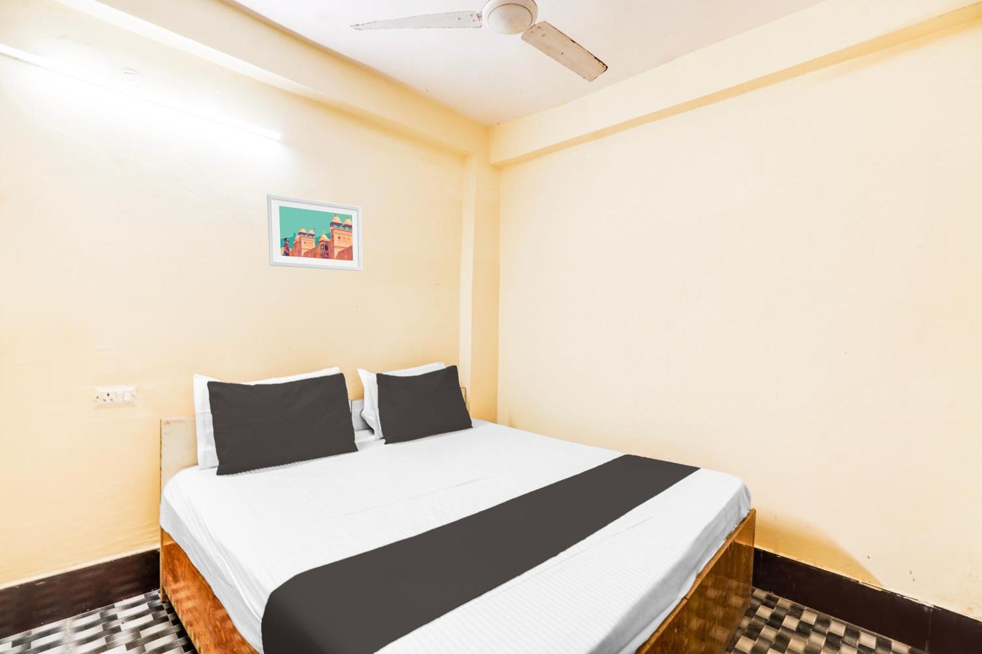 Hotel Spot On Tejasvi Noida Esterno foto